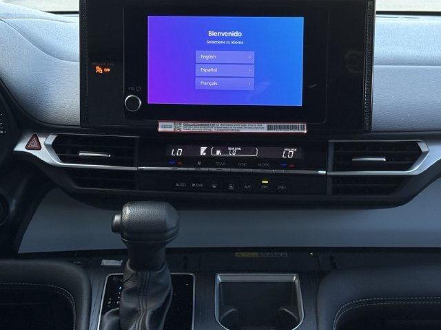 Used 2025 Toyota Sienna LE FWD image 17