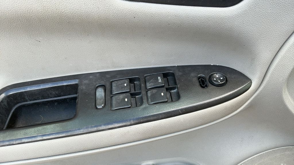 Used 2008 Chevrolet Impala LT w/ Luxury Edition Package FWD image 12