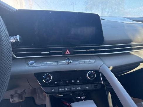 Used 2023 Hyundai Elantra SEL w/ Convenience Package image 18