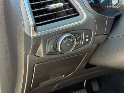 Used 2022 Ford Edge Titanium image 10