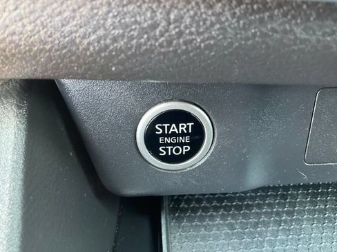 Used 2023 Nissan Rogue SV AWD/4WD image 13