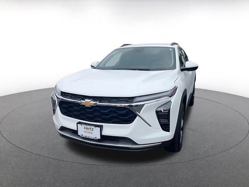 Used 2025 Chevrolet Trax LT FWD image 7