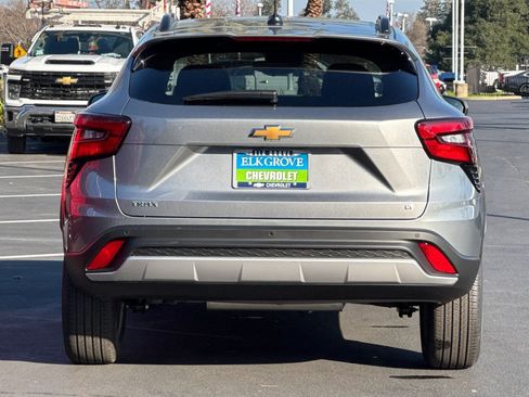 New 2026 Chevrolet Trax LT w/ Driver Confidence Package FWD image 4