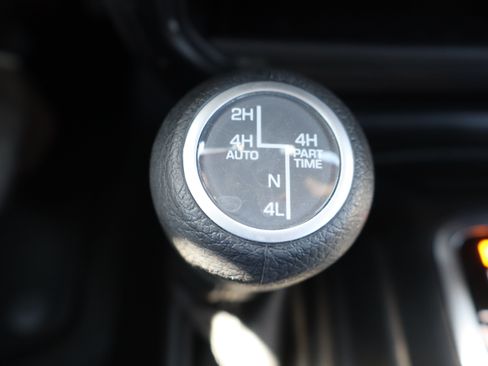 Used 2025 Jeep Wrangler Unlimited Sahara w/ Safety Group AWD/4WD image 25