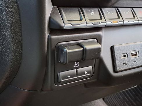 Used 2024 Chevrolet Silverado 2500 Custom w/ Custom Value Package image 14