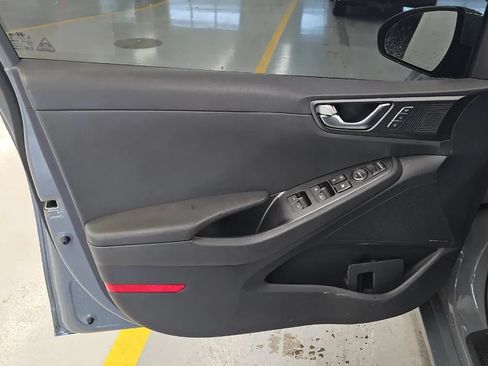 Used 2021 Hyundai Ioniq Limited FWD image 10