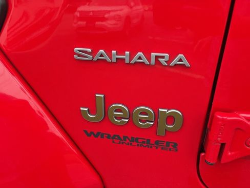 Used 2018 Jeep Wrangler Unlimited Sahara AWD/4WD image 28