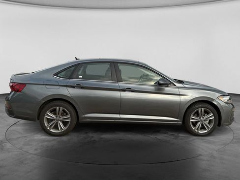Used 2024 Volkswagen Jetta SE FWD image 11