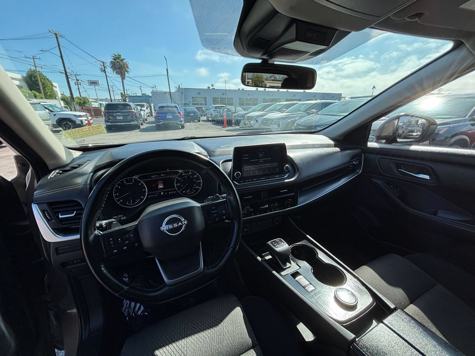 Used 2025 Nissan Rogue SV AWD/4WD image 34