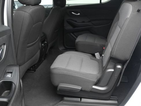 Used 2024 Chevrolet Traverse LT FWD image 14