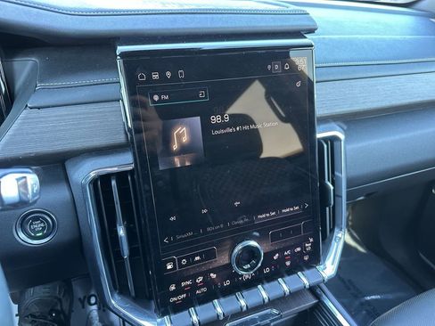 Used 2024 GMC Acadia Denali w/ Super Cruise Package image 16