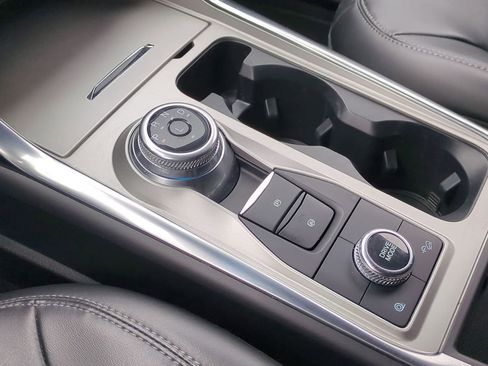 Certified 2022 Ford Explorer XLT w/ Equipment Group 202A image 36