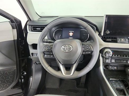 Used 2025 Toyota RAV4 XLE Premium w/ Weather Package AWD/4WD image 21