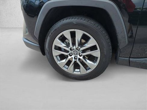 Used 2020 Toyota RAV4 XLE Premium FWD image 24