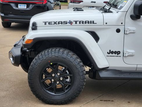 New 2026 Jeep Gladiator Sport AWD/4WD image 6