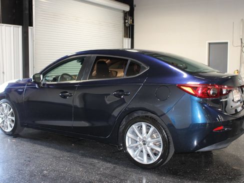 Used 2017 MAZDA MAZDA3 Touring FWD image 5