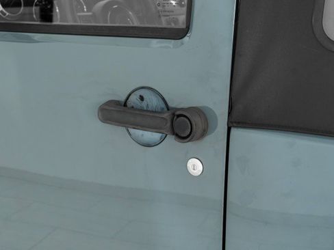 Used 2015 Jeep Wrangler Rubicon w/ Power Convenience Group image 35