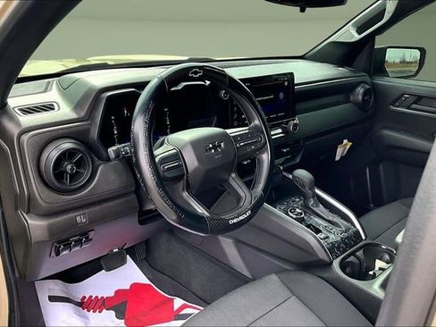 Used 2023 Chevrolet Colorado Trail Boss image 18