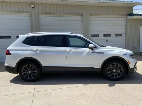 Used 2023 Volkswagen Tiguan SE w/ Panoramic Sunroof Package AWD/4WD image 7