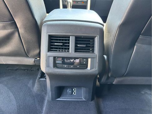 Used 2018 Volkswagen Atlas SE AWD/4WD image 34