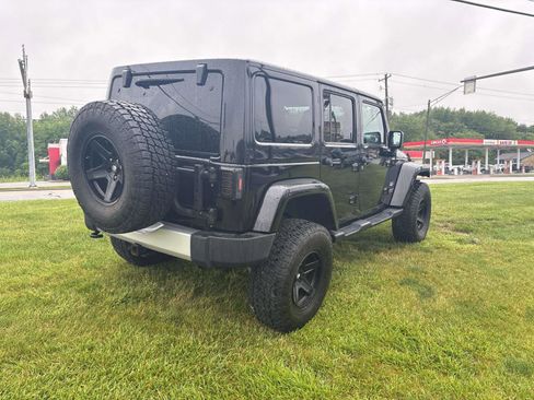 Used 2014 Jeep Wrangler Unlimited Sahara w/ Dual Top Group AWD/4WD image 4
