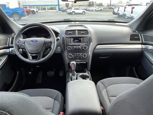 Used 2019 Ford Explorer XLT image 19