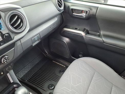 Used 2019 Toyota Tacoma TRD Off-Road AWD/4WD image 36