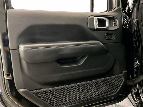 Used 2018 Jeep Wrangler Unlimited Sahara AWD/4WD image 22