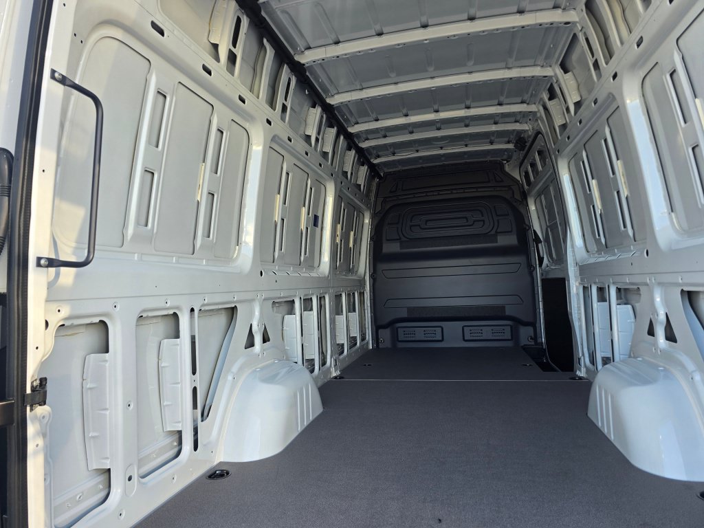 New 2025 Mercedes-Benz eSprinter 170 Cargo image 19