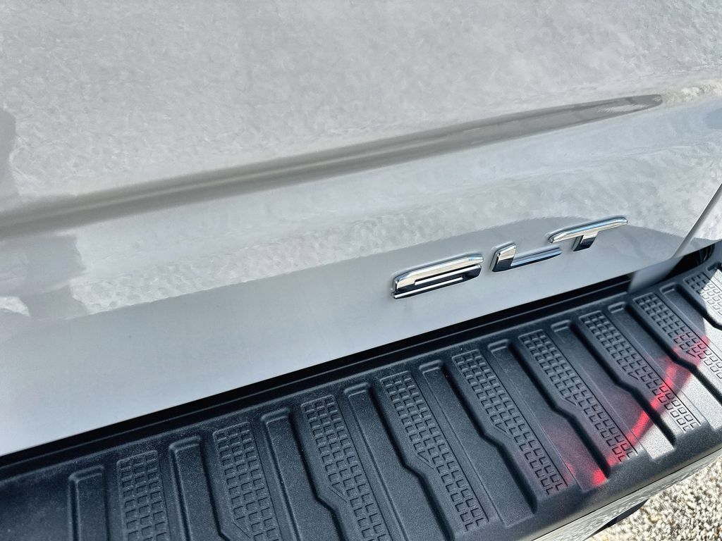 New 2026 GMC Sierra 1500 SLT RWD image 14