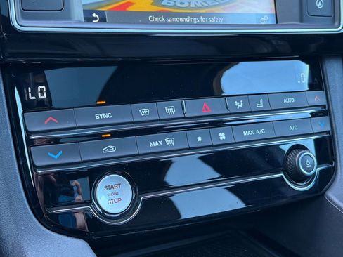 Used 2017 Jaguar F-PACE Prestige AWD/4WD image 21