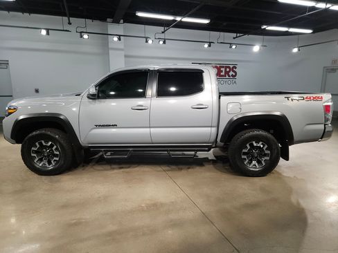 Used 2021 Toyota Tacoma TRD Off-Road AWD/4WD image 4