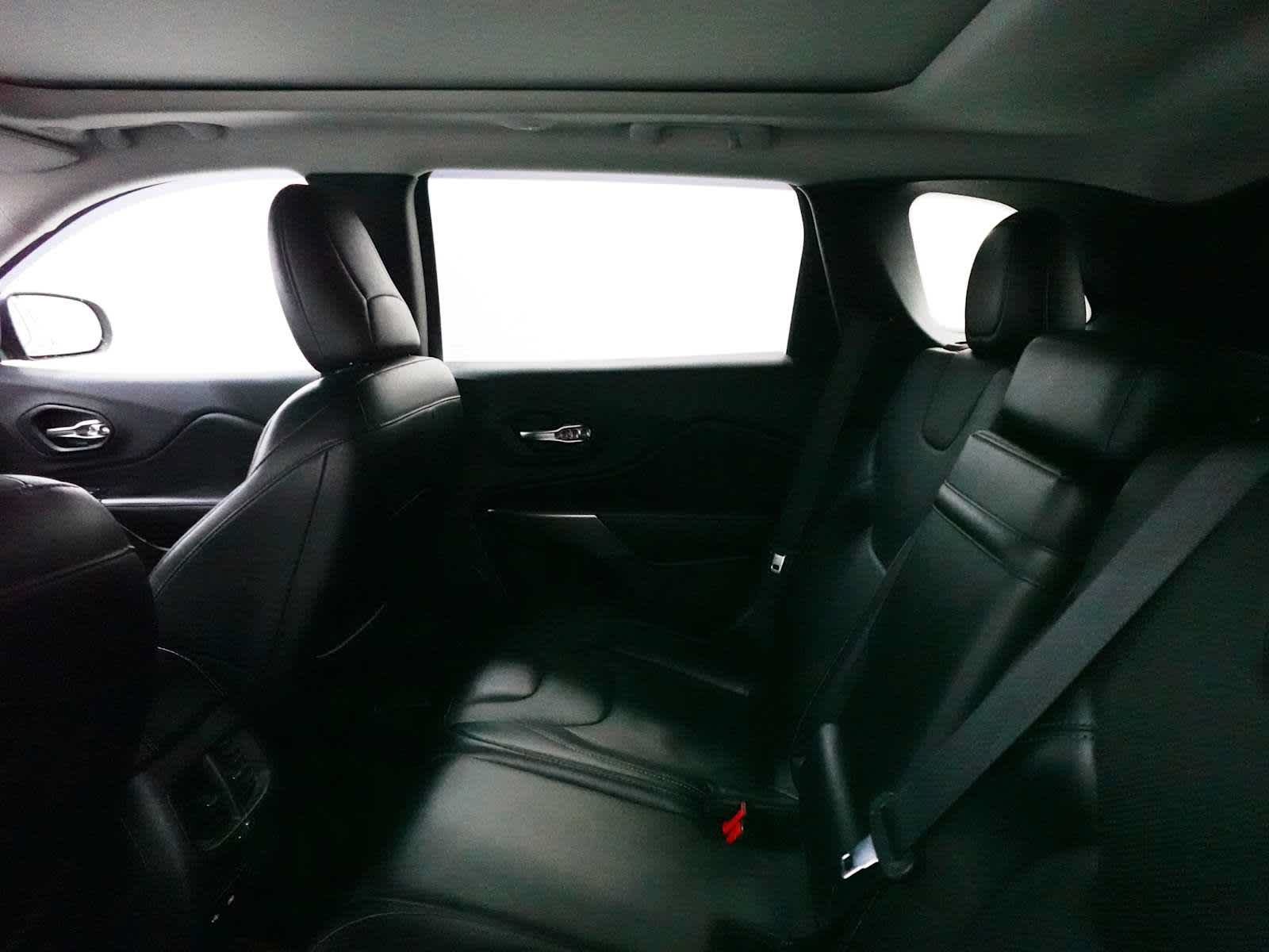 Used 2019 Jeep Cherokee Limited AWD/4WD image 27