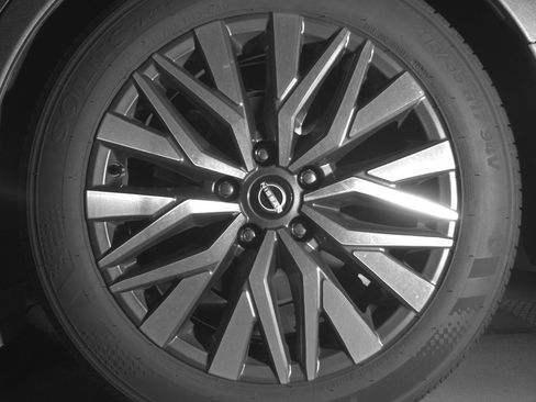 Used 2025 Nissan Altima 2.5 SV FWD image 14