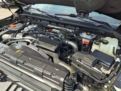 Used 2024 GMC Sierra 2500 Denali Ultimate AWD/4WD image 32