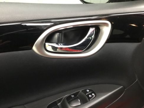 Used 2017 Nissan Sentra SV image 6