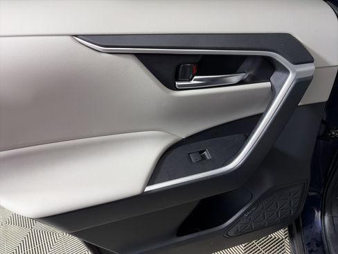 Used 2020 Toyota RAV4 XLE image 36