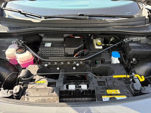 Certified 2025 Volkswagen ID.4 Pro AWD/4WD image 22