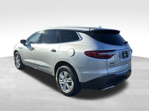 Used 2018 Buick Enclave Essence image 5