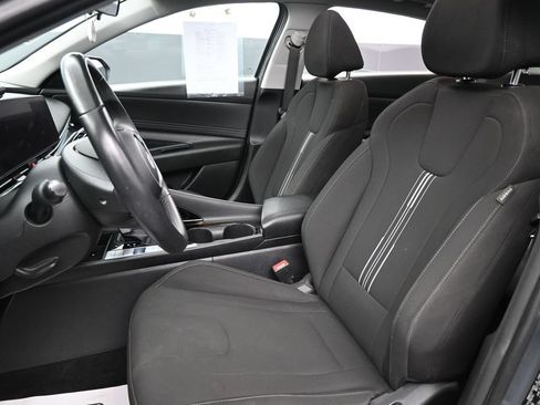 Used 2025 Hyundai Elantra SEL FWD image 25