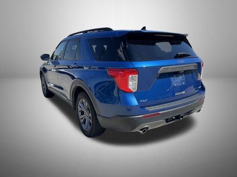Used 2023 Ford Explorer XLT w/ Equipment Group 202A AWD/4WD image 3
