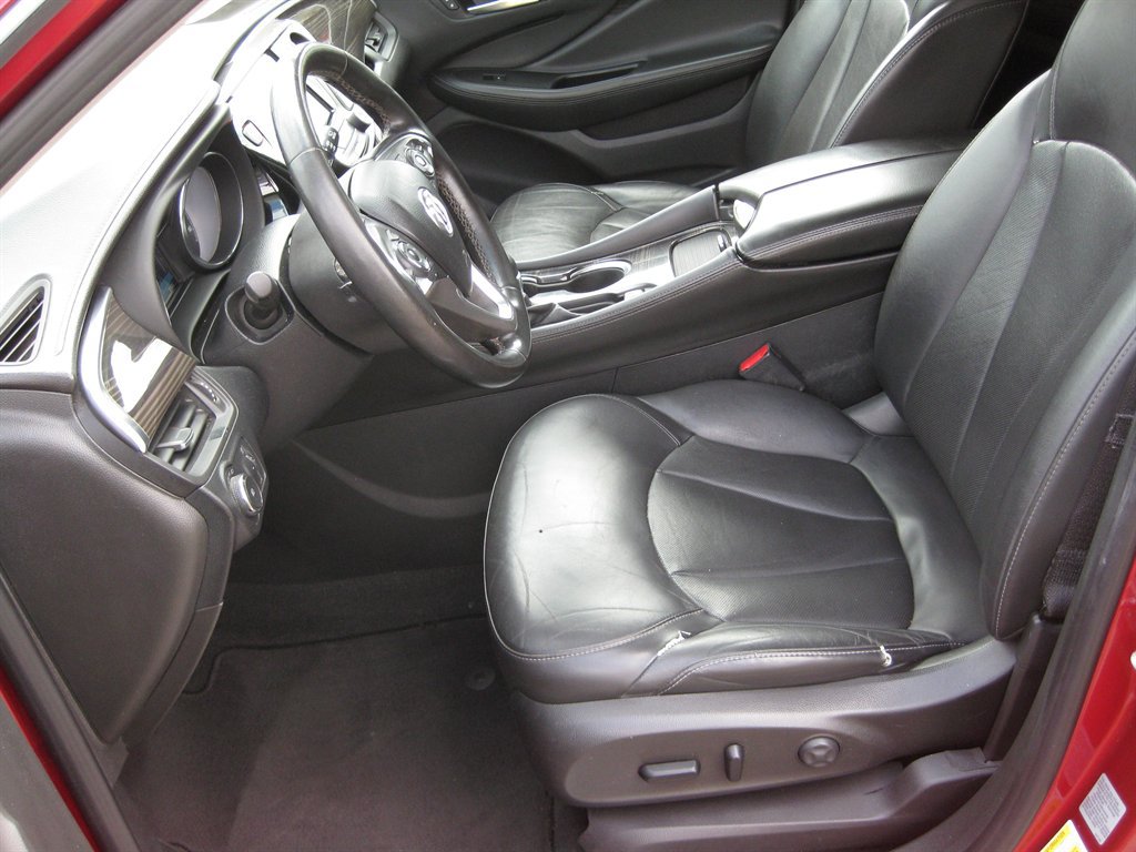 Used 2019 Buick Envision Essence FWD image 12