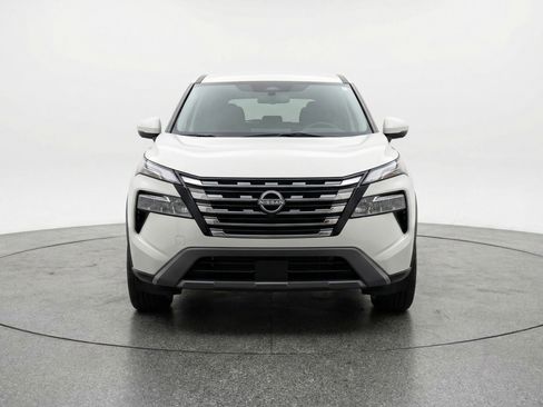 Used 2025 Nissan Rogue SV AWD/4WD image 2