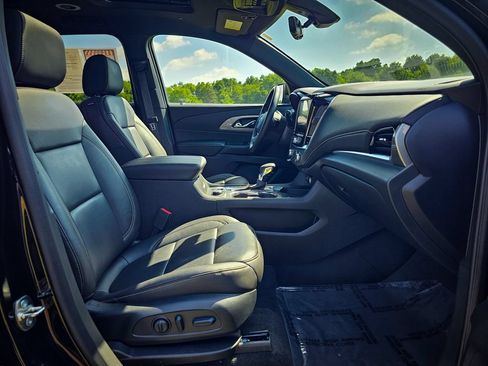 Used 2023 Chevrolet Traverse LT w/ LT Premium Package AWD/4WD image 47