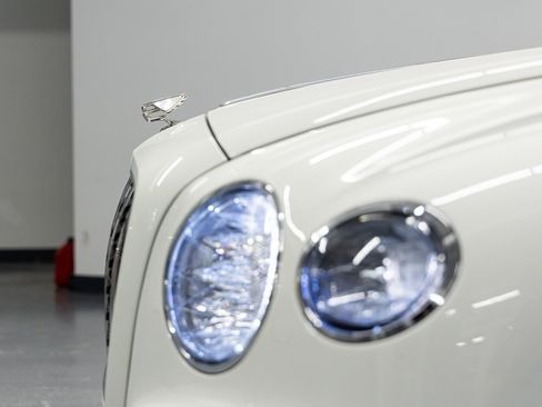 Used 2026 Bentley Flying Spur Plug-In Hybrid image 14