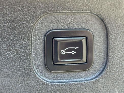 Used 2016 Chevrolet Equinox LTZ w/ Enhanced Convenience Package image 20