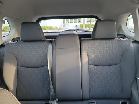 Used 2024 Toyota Corolla Cross LE image 21