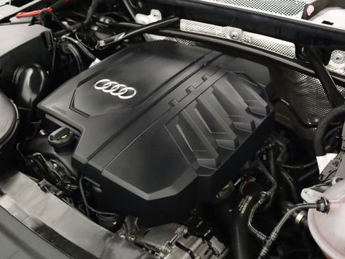 Used 2022 Audi Q5 2.0T Premium w/ Convenience Package AWD/4WD image 9