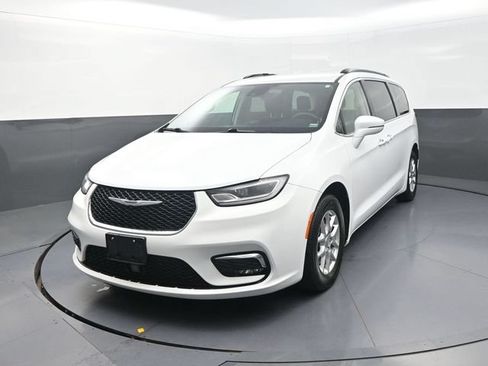Used 2022 Chrysler Pacifica Touring-L FWD image 5