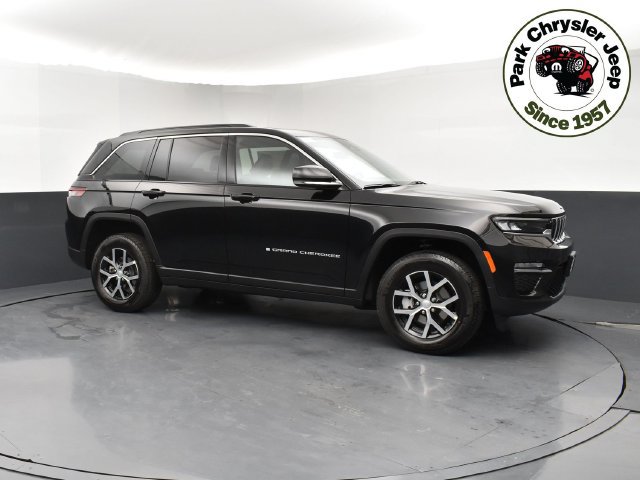Used 2025 Jeep Grand Cherokee Limited w/ Trailer Tow Package AWD/4WD image 1